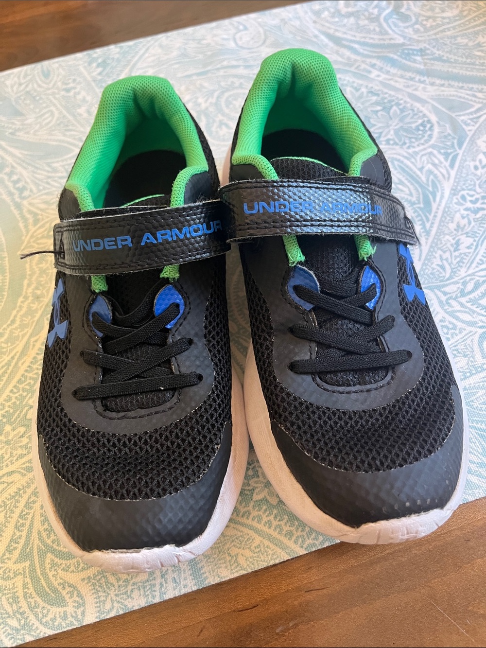 Under Armour Boys Surge Size 2 Black Sneakers with Green Lining and Blue EUC